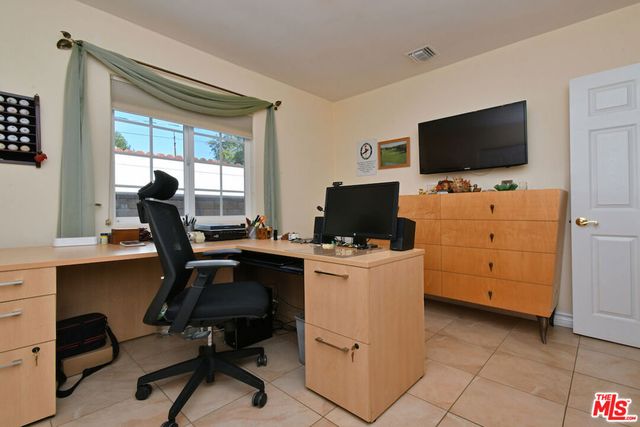 6015 Topeka Drive, Tarzana, CA 91356