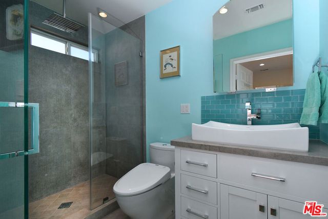 6015 Topeka Drive, Tarzana, CA 91356