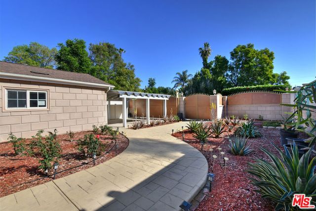 6015 Topeka Drive, Tarzana, CA 91356