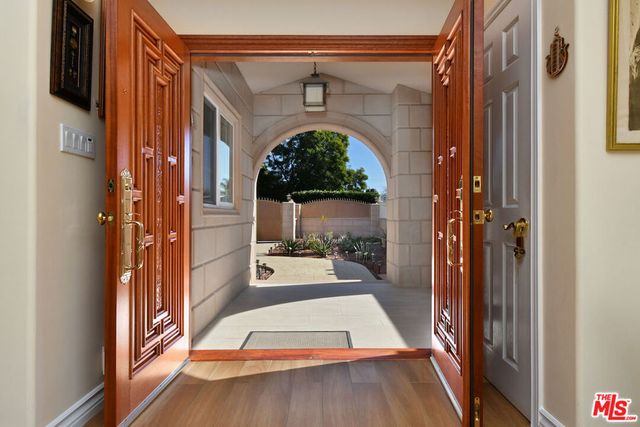 6015 Topeka Drive, Tarzana, CA 91356