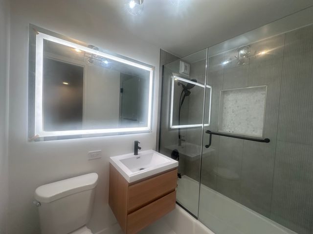 2626 N Lakeview Street 2106, Chicago, IL 60614