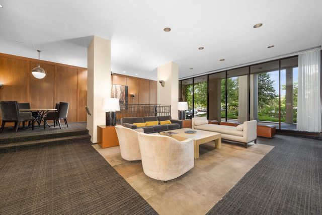 2626 N Lakeview Street 2106, Chicago, IL 60614
