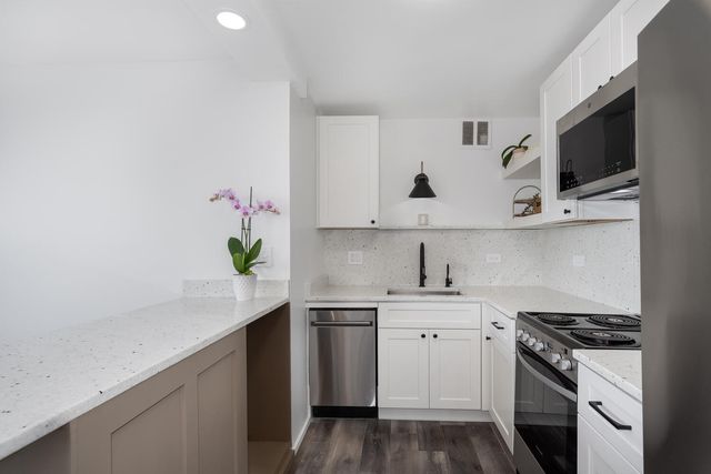 2626 N Lakeview Street 2106, Chicago, IL 60614