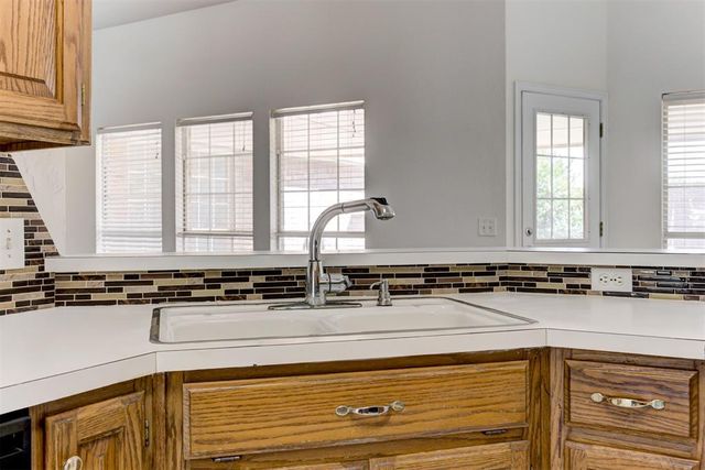 13804 Oakmond Road, Edmond, OK 73013