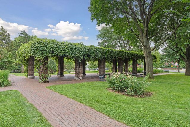 821 Douglas Avenue 304, Minneapolis, MN 55403