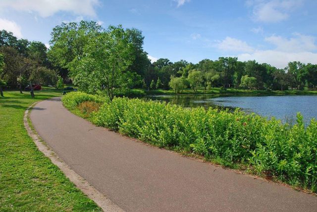 821 Douglas Avenue 304, Minneapolis, MN 55403