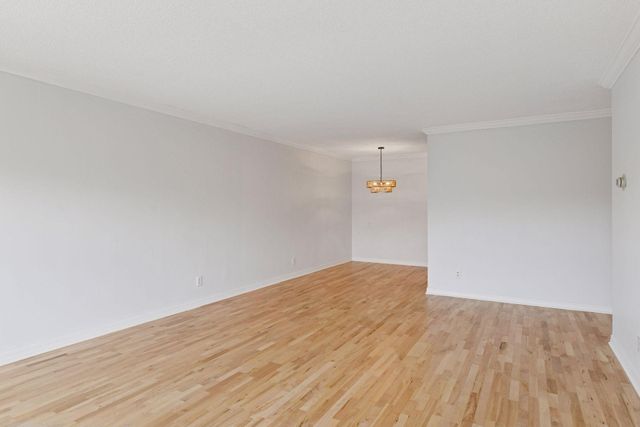 821 Douglas Avenue 304, Minneapolis, MN 55403