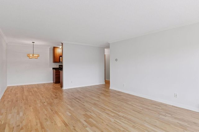 821 Douglas Avenue 304, Minneapolis, MN 55403