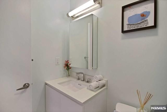 24 Ave At Port Imperial 404, West New York, NJ 07093