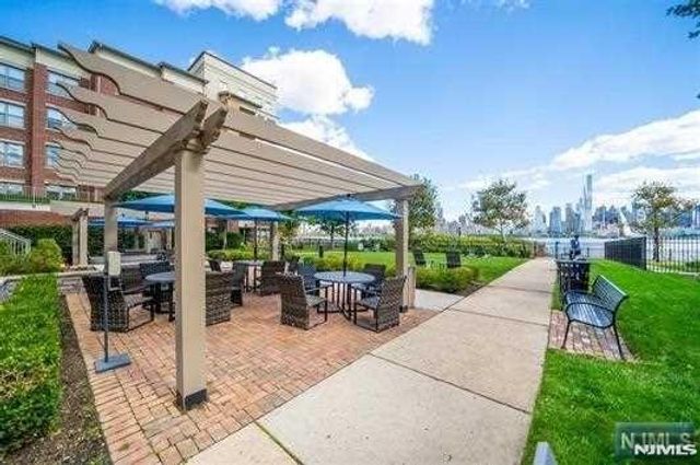 24 Ave At Port Imperial 404, West New York, NJ 07093