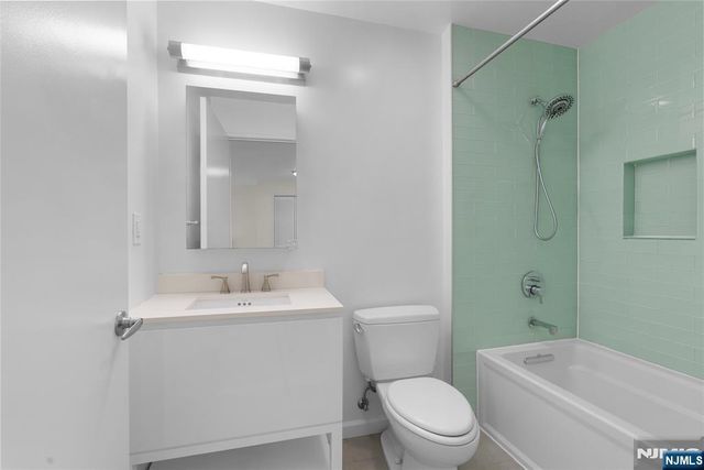 24 Ave At Port Imperial 404, West New York, NJ 07093