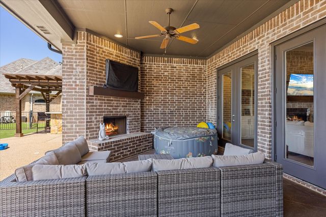 1112 Sunset Bay Drive, Granbury, TX 76048