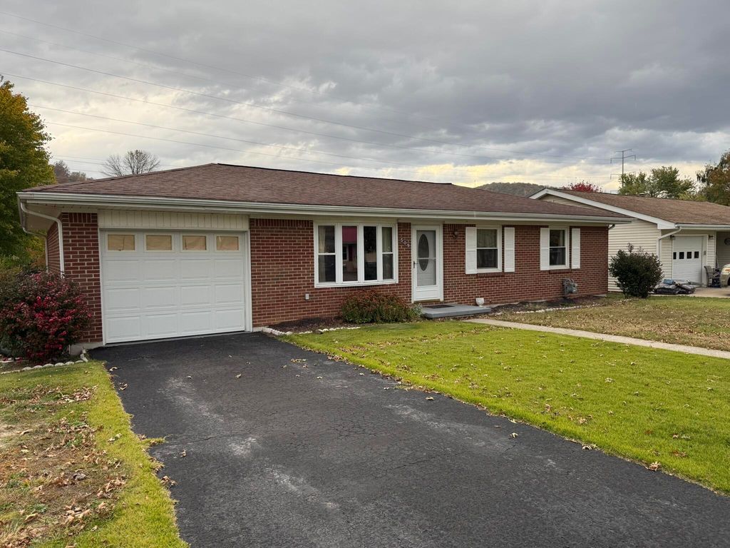 509 Brentwood DR, Covington, VA 24426