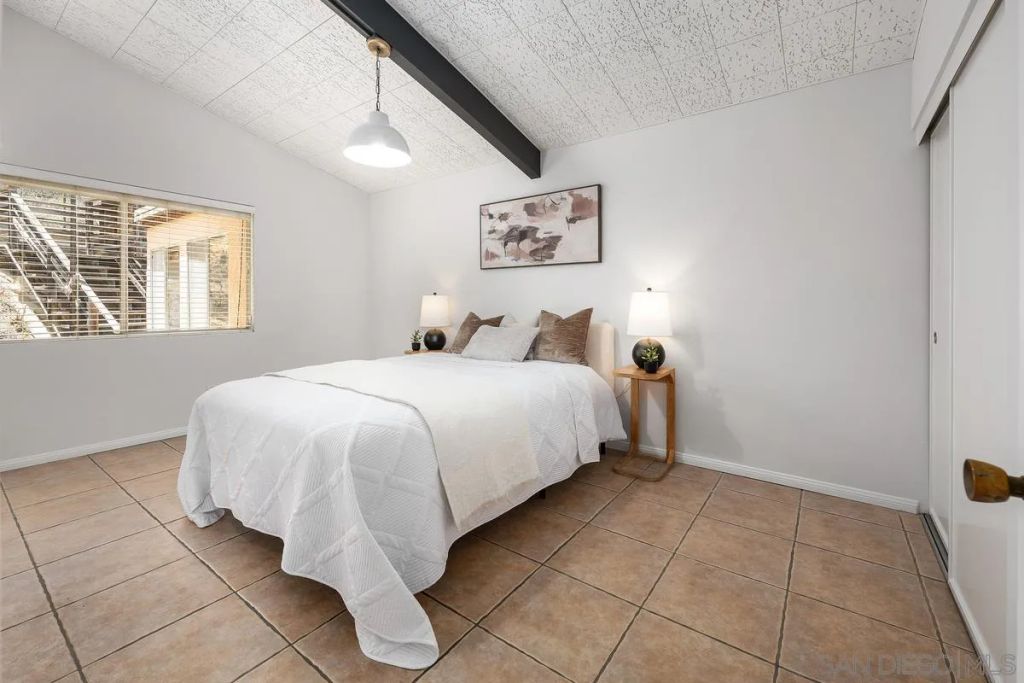 Image 11 of property listing at 8402 Sugarman Dr, La Jolla, CA 92037