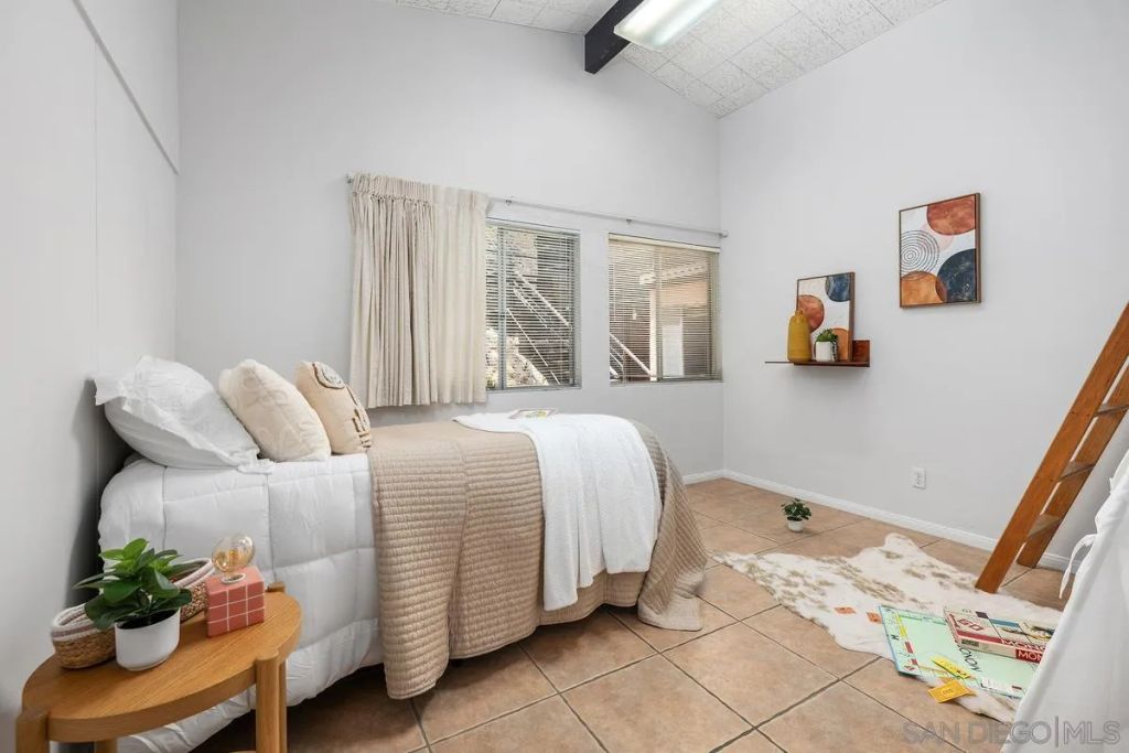 Image 12 of property listing at 8402 Sugarman Dr, La Jolla, CA 92037