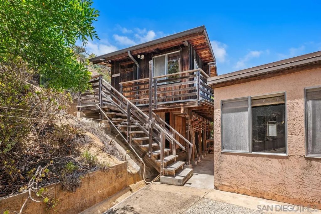 Image 23 of property listing at 8402 Sugarman Dr, La Jolla, CA 92037