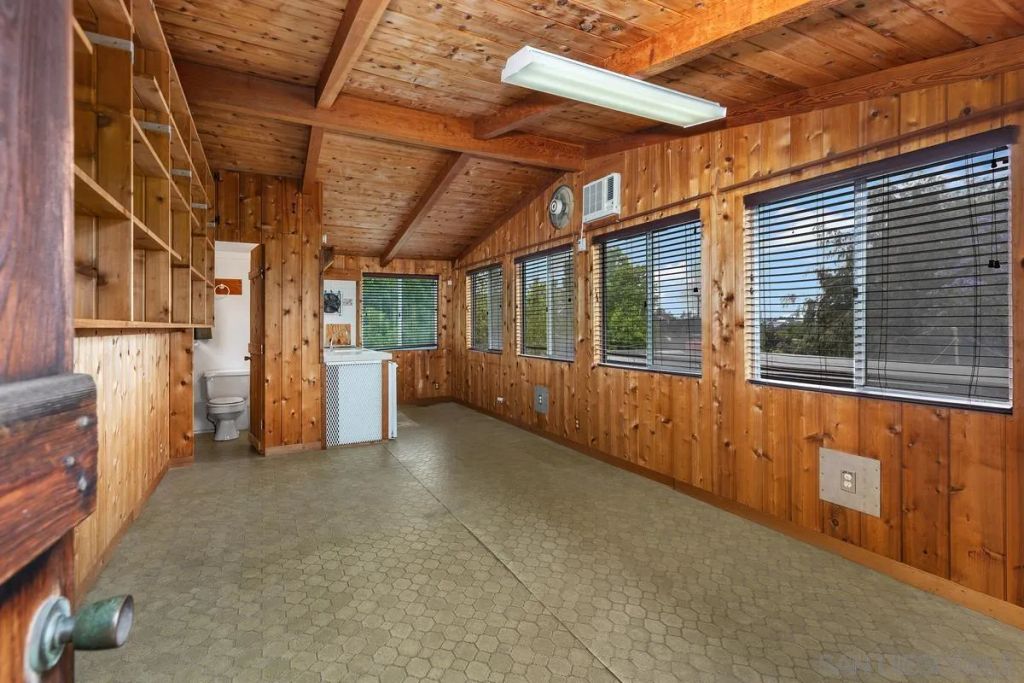Image 24 of property listing at 8402 Sugarman Dr, La Jolla, CA 92037