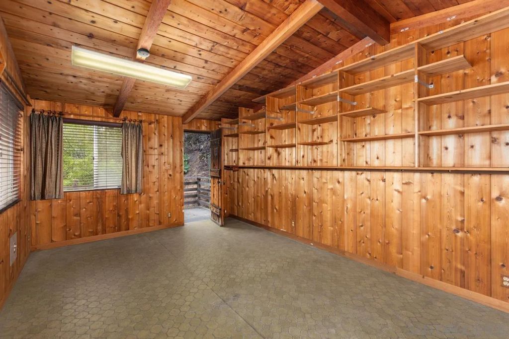 Image 26 of property listing at 8402 Sugarman Dr, La Jolla, CA 92037