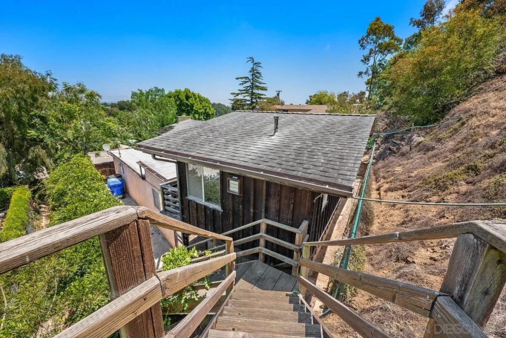 Image 27 of property listing at 8402 Sugarman Dr, La Jolla, CA 92037