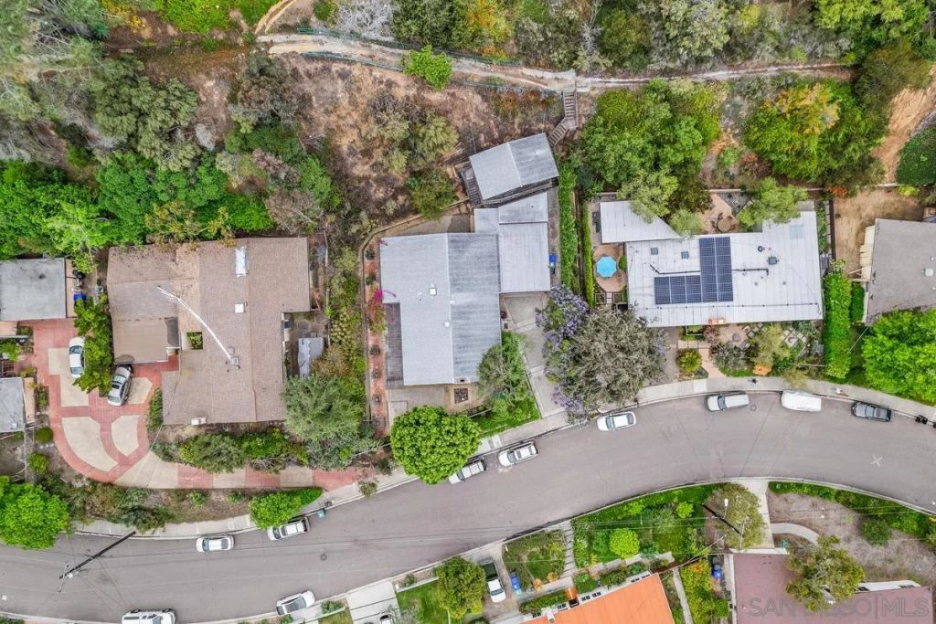 Image 28 of property listing at 8402 Sugarman Dr, La Jolla, CA 92037