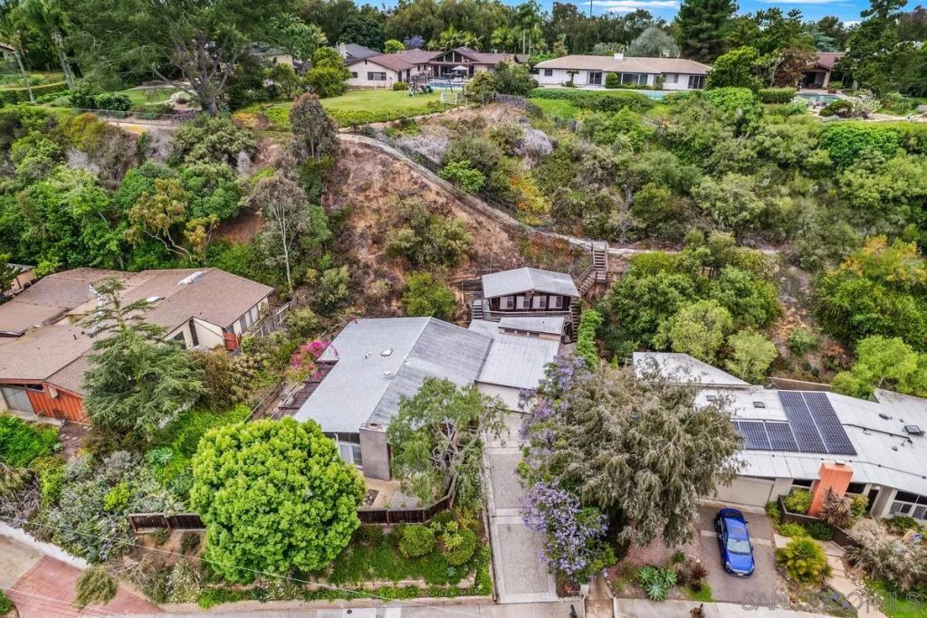 Image 30 of property listing at 8402 Sugarman Dr, La Jolla, CA 92037
