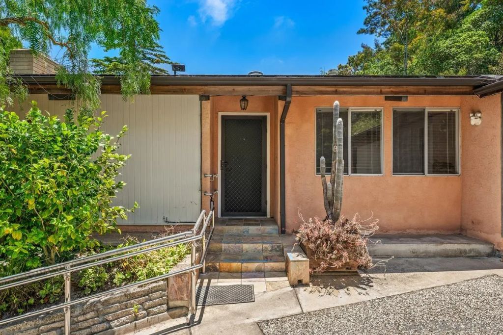 Image 33 of property listing at 8402 Sugarman Dr, La Jolla, CA 92037