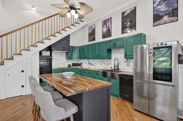 24 Mayflower Drive, Plymouth, MA 02360