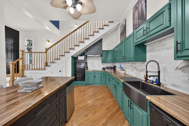 24 Mayflower Drive, Plymouth, MA 02360