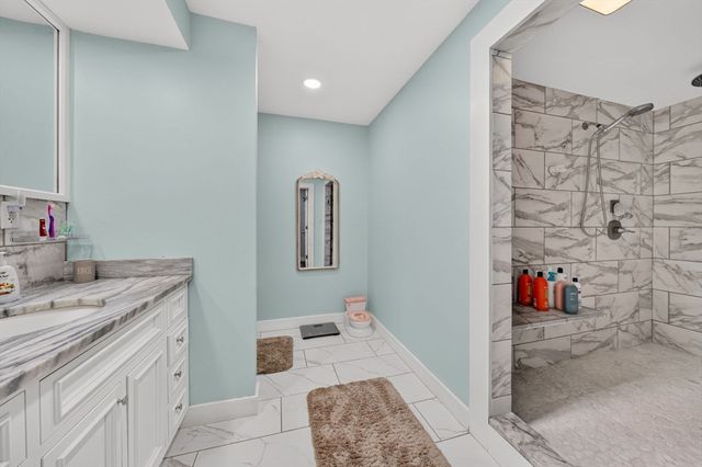 24 Mayflower Drive, Plymouth, MA 02360