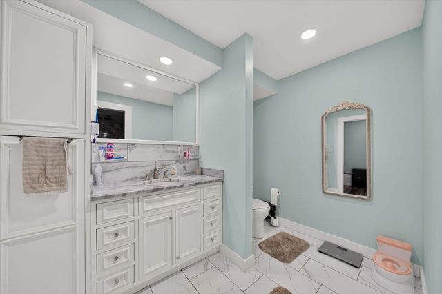24 Mayflower Drive, Plymouth, MA 02360