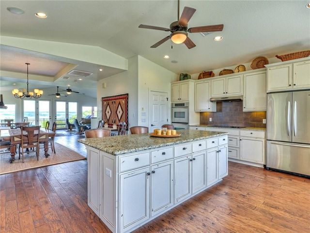 115 Hill LOOP, Spicewood, TX 78669