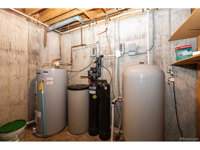 55004 E Bison Dr, Strasburg, CO 80136