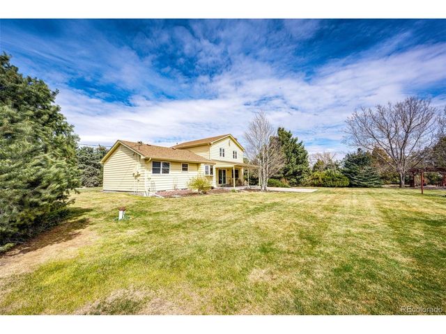 55004 E Bison Dr, Strasburg, CO 80136