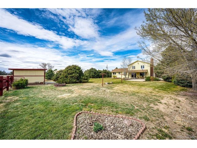 55004 E Bison Dr, Strasburg, CO 80136