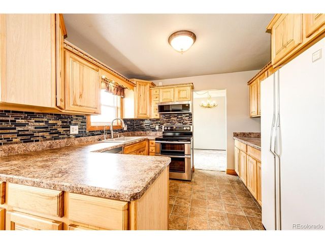 55004 E Bison Dr, Strasburg, CO 80136