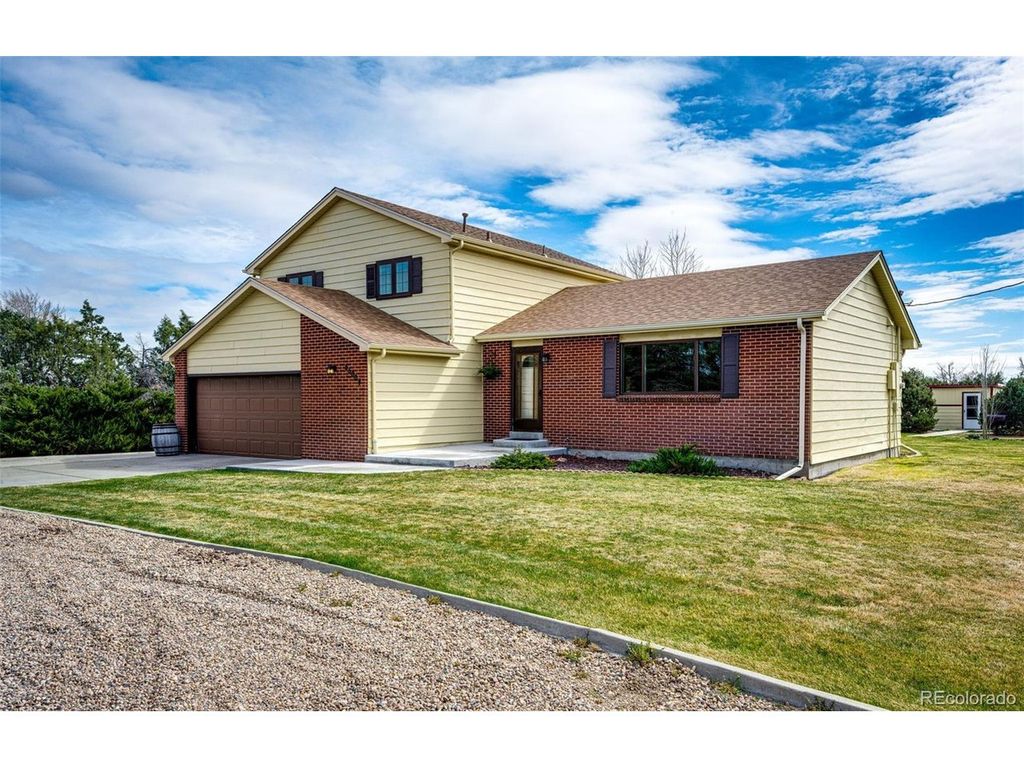 55004 E Bison Dr, Strasburg, CO 80136