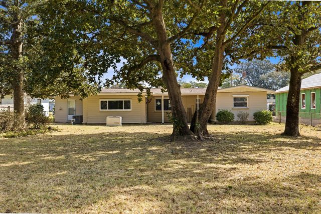 12 SE Waynel Circle, Fort Walton Beach, FL 32548