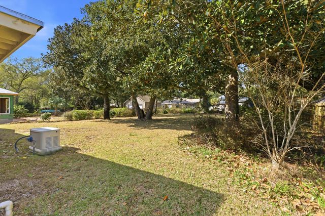 12 SE Waynel Circle, Fort Walton Beach, FL 32548