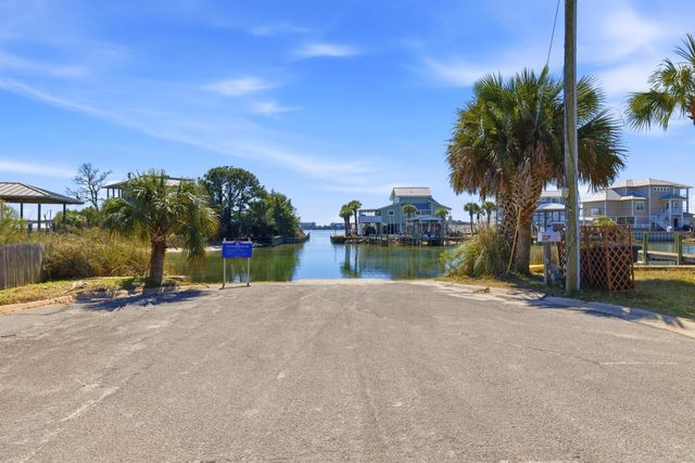12 SE Waynel Circle, Fort Walton Beach, FL 32548
