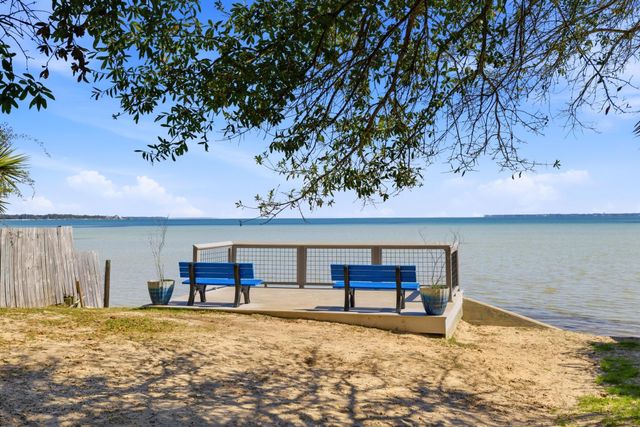 12 SE Waynel Circle, Fort Walton Beach, FL 32548