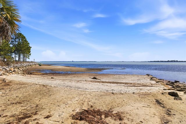 12 SE Waynel Circle, Fort Walton Beach, FL 32548