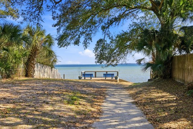 12 SE Waynel Circle, Fort Walton Beach, FL 32548