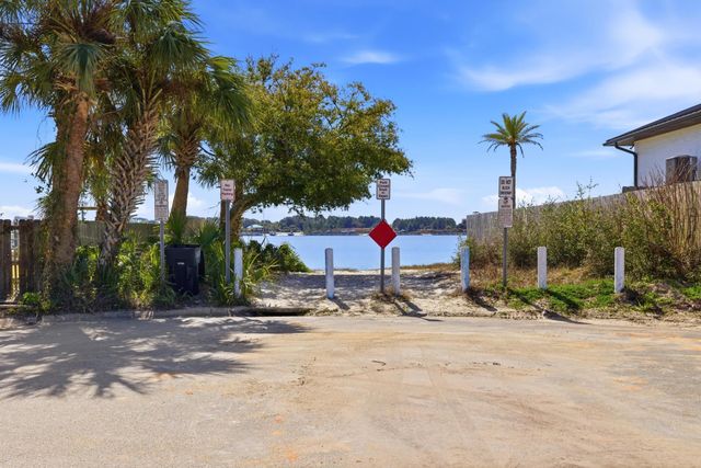 12 SE Waynel Circle, Fort Walton Beach, FL 32548