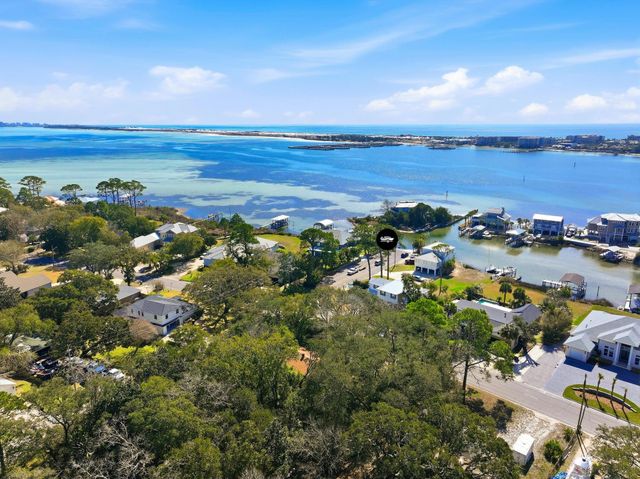 12 SE Waynel Circle, Fort Walton Beach, FL 32548