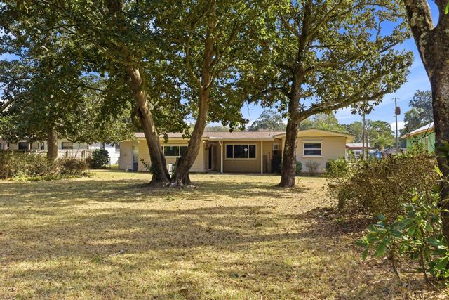 12 SE Waynel Circle, Fort Walton Beach, FL 32548