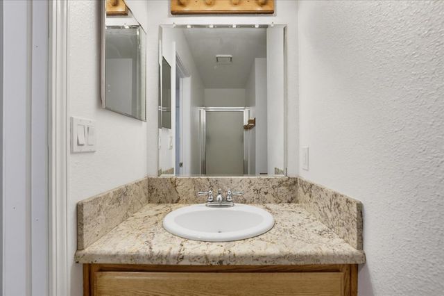 19407 Tiger Tail Rd, Grass Valley, CA 95949