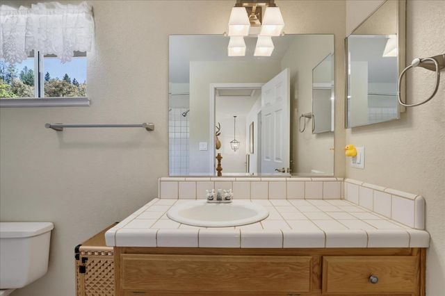 19407 Tiger Tail Rd, Grass Valley, CA 95949