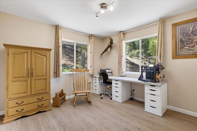 19407 Tiger Tail Rd, Grass Valley, CA 95949