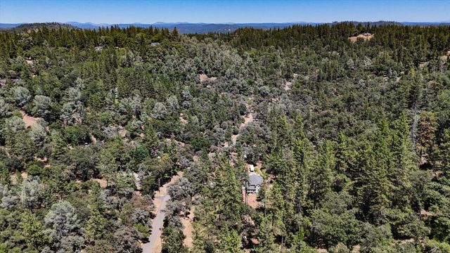 19407 Tiger Tail Rd, Grass Valley, CA 95949