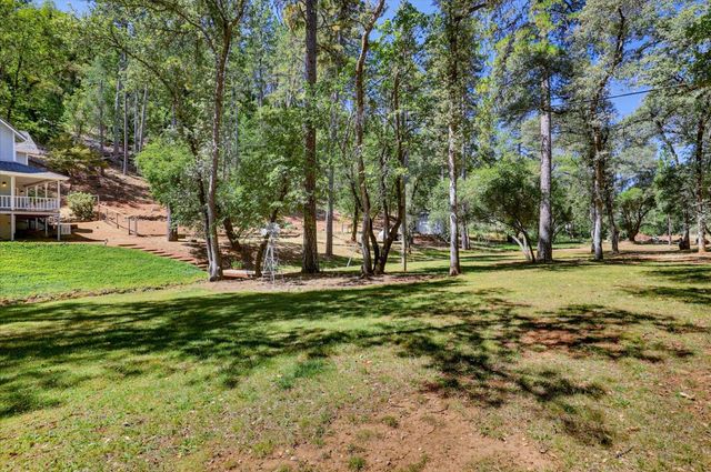 19407 Tiger Tail Rd, Grass Valley, CA 95949